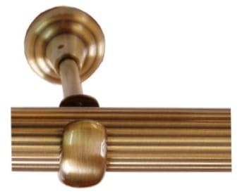 Drážkovaná kovová tyč pro garnýže průměr 25mm v barvě antická mosaz